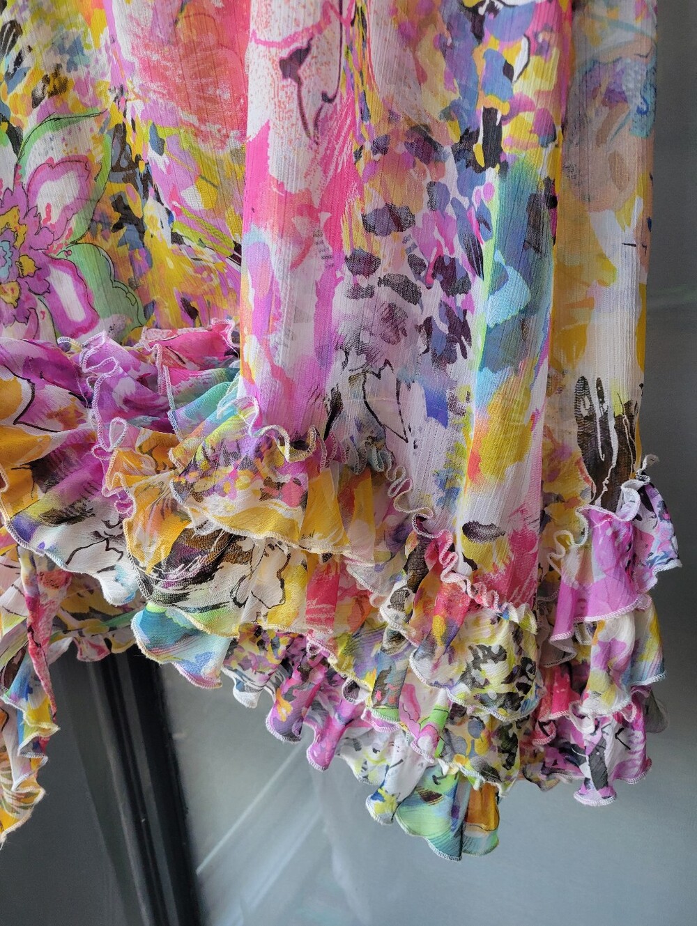 Cristina vibrant, Multi-colored Floral print Short Sleeve Top Med Ruffled - Picture 6 of 9